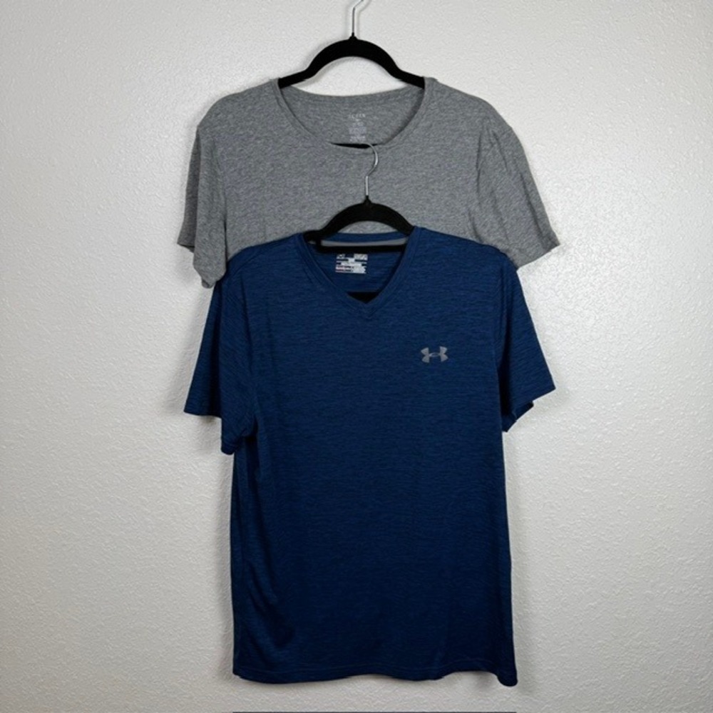 Bundle of 2 Men's Tees Under Armour‎ J.Crew V-Neck Crewneck Blue Gray Medium